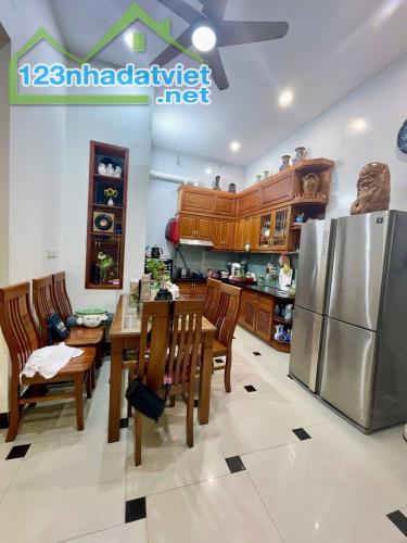 Bán nhà Nguyễn Lương Bằng lô góc dân xây nhà đẹp ở luôn 2 thoáng ngõ ba gác 47m giá 11.6 - 3
