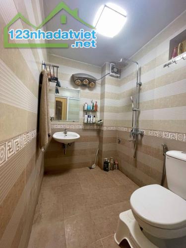 Bán nhà Nguyễn Lương Bằng lô góc dân xây nhà đẹp ở luôn 2 thoáng ngõ ba gác 47m giá 11.6 - 1