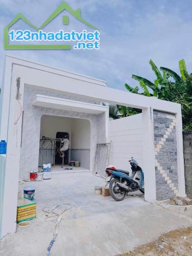 BÁN NHÀ CẤP 4 MỚI ĐẸP, 115m2 FULL THỔ CƯ, ĐƯỜNG 823D ĐỨC HÒA ĐÔNG