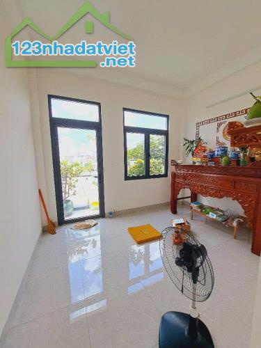 Bán nhà 100m2, 3 tầng, 3PN, 4WC, Trung Mỹ Tây 2A, Q12, 5.6 tỷ - Sổ Hồng