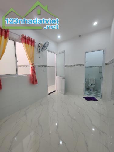 BÁN NHÀ MỚI TINH, HXH, 2 TẦNG, NGAY SÁT TRƯỜNG CHINH, TÂN THỚI NHẤT, Q12 - 1