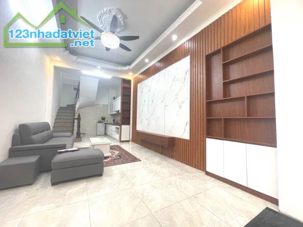 BÁN GẤP - NHÀ PHÁO ĐÀI LÁNG - 5 TẦNG- DT -33/36M2-MT3.5M  GIÁ CHỈ 7.8 TỶ - 4