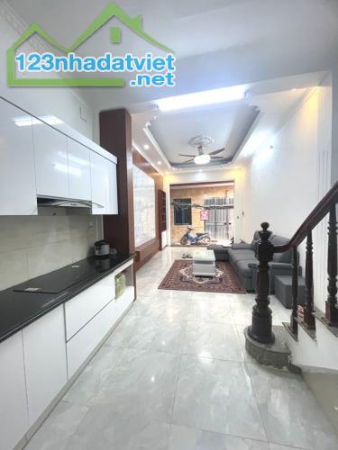BÁN GẤP - NHÀ PHÁO ĐÀI LÁNG - 5 TẦNG- DT -33/36M2-MT3.5M  GIÁ CHỈ 7.8 TỶ - 3