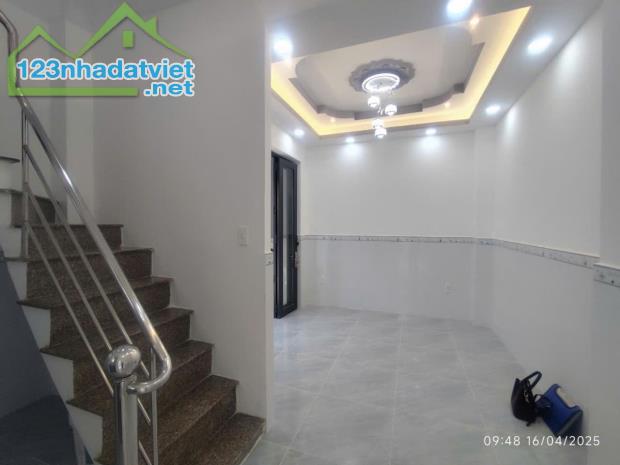 BÁN GẤP nhà 2 tầng, 2PN, 2WC, 24m2, Hiệp Thành 17, Q12, 2.7 tỷ, sổ hồng chính chủ, đường - 2
