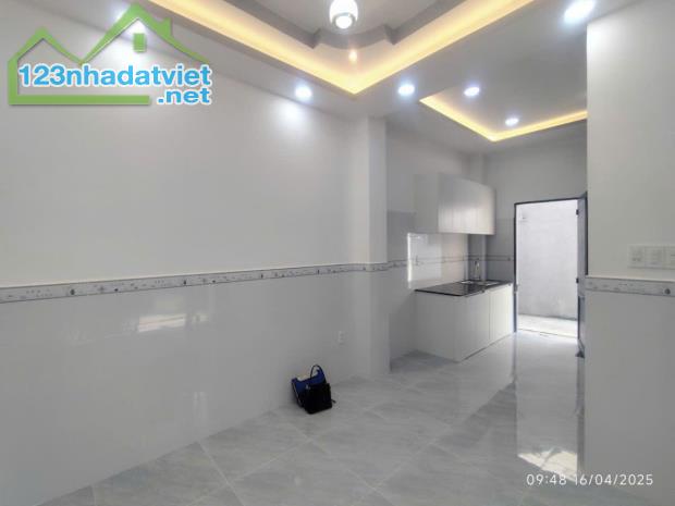 BÁN GẤP nhà 2 tầng, 2PN, 2WC, 24m2, Hiệp Thành 17, Q12, 2.7 tỷ, sổ hồng chính chủ, đường - 1