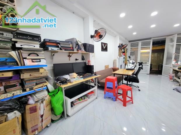 NHÀ CÒN MỚI 3 TẦNG, 3PN - TRẦN BÌNH TRỌNG - QUẬN 10 - HẺM 7M/1 GẦN MT - DT:45M2 - 10,2 TỶ - 1