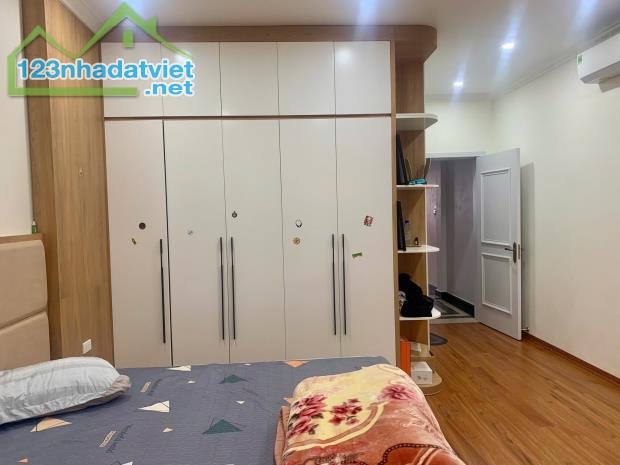 Bán Nhà 3.5 Tầng Trung Tâm Cột 3. DT:67.5m2,MT:4.5m Quay Biển !!! - 1