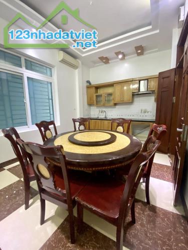 Cần bán gấp siêu phẩm phân lô Trần Quốc Hoàn 60m2, 4T, lô góc, ô tô kinh doanh tốt