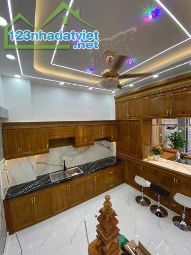 NHÀ MẶT TIỀN KINH DOANH DOANH ĐỈNH - TRUNG MỸ TÂY, Q12
- VỊ TRÍ CỰC ĐẸP - GIÁ CHỈ CÒN - 3