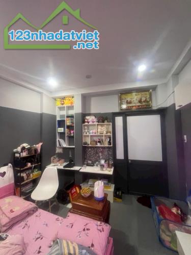 Hai mặt tiền xe tải, 2 tầng, 4 x 17, giá 5 tỏi 700, kinh doanh đa ngành