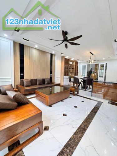 BÁN NHÀ PHÂN LÔ HOÀNG QUỐC VIỆT, 6T THANG MÁY, ÔTÔ TRÁNH KINH DOANH, 61M2 NHỈNH 25 TỶ