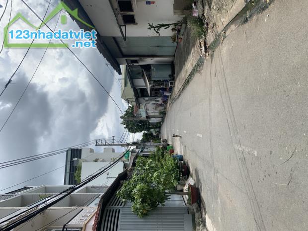 BÁN LÔ ĐẤT FULL THỔ CƯ DT 890M2  NGAY BỆNH VIỆN BÌNH TÂN DÒNG TIỀN 190TR/THÁNG