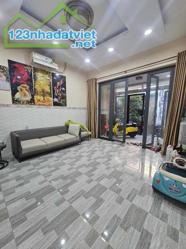 Bán Nhà Trung Mỹ Tây 81m2 ngang 4,2m, sát Chợ Chó , Tô Ký