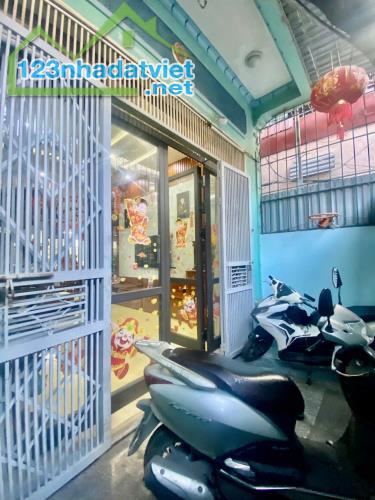 Bán nhà 3,5 tầng dân xây độc lập sân cổng ngõ 113 Vũ Chí Thắng - 5