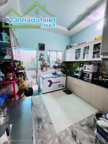 Bán nhà quận 8 vừa ở vừa cho thuê - 2