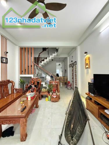 Nợ Bank hạ SỐC 900tr bán GẤP nhà 161m2, 3 tầng mặt tiền TL15 gần Ngã 4 Ga rẻ như giá đất - 3