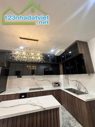 Cần cho thuê căn hộ sky garden 2, PMH, Q7, DT 71m2, TK 2PN nhà bao đẹp, giá chỉ 12 triệu - 1
