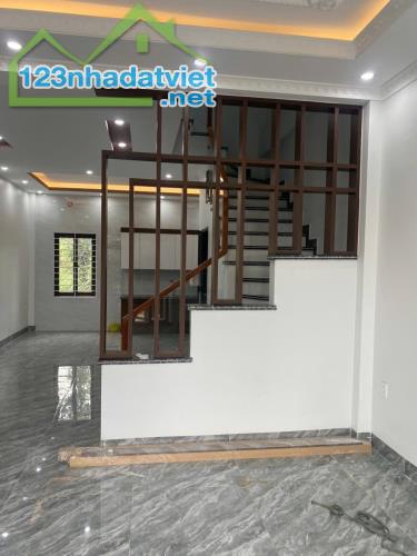 Bán Nhà 3 Tầng Full Nội Thất Ngõ 20 Cao Xanh. DT:52m2,MT:4.6m !!! - 1
