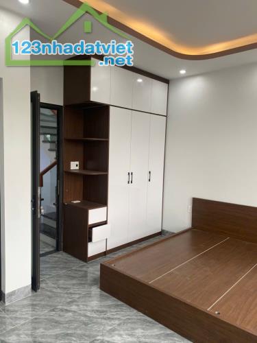 Bán Nhà 3 Tầng Full Nội Thất Ngõ 20 Cao Xanh. DT:52m2,MT:4.6m !!! - 3