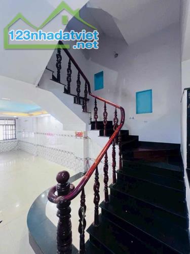 NHÀ MẶT 5 TẦNG - SÁT NGUYỄN ẢNH THỦ - GẦN TÔ KÝ - TRUNG MỸ TÂY, Q12 - VỊ TRÍ CỰC ĐẸP - - 1