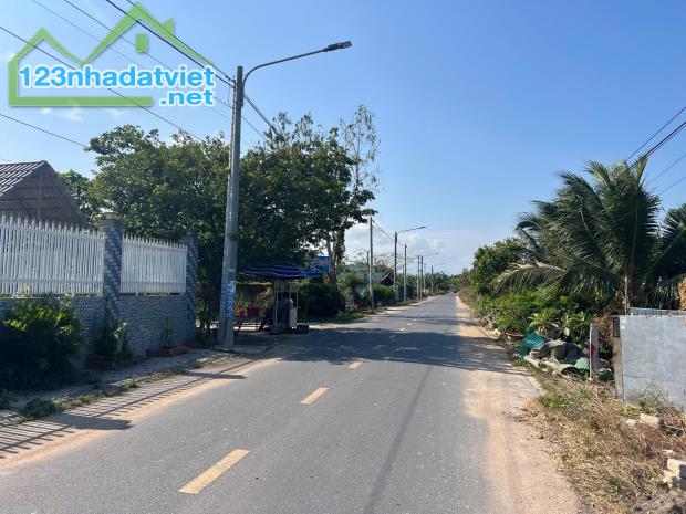 Bán Gấp Cặp Nền Đất 300m2, giá 750tr/nền,Xã Long Mỹ (Thị Trấn Phước Hải), cách Biển 3km