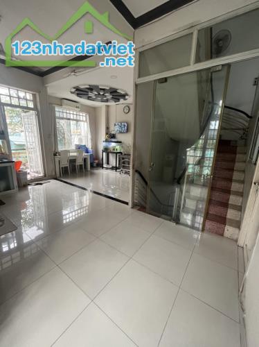 BÁN GẤPNHÀ CĂN GÓC 2 MẶT TIỀN, BÌNH HƯNG, BÌNH CHÁNH.
DT: 61M2 (5 X 12M) 3TẦNG CHỈ 9.5 TỶ - 2