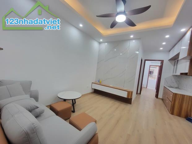 Chính chủ bán căn hộ 42m2, 2PN, tầng trung tòa CT8 Đại Thanh, giá chỉ 1,65 tỷ. Có Thương L
