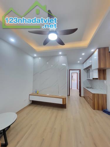 Chính chủ bán căn hộ 42m2, 2PN, tầng trung tòa CT8 Đại Thanh, giá chỉ 1,65 tỷ. Có Thương L - 1