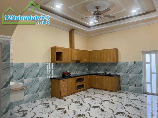 CẦN BÁN NHÀ 1 TRỆT 2 LẦU – ĐƯỜNG NHỰA RỘNG 13M CÓ VỈA HÈ - 3