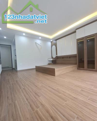 BÁN- NHÀ GIÁP BÁT -HOÀNG MAI 34M, NHỈNH 4TỶ, Ô TÔ ĐỖ CỬA
