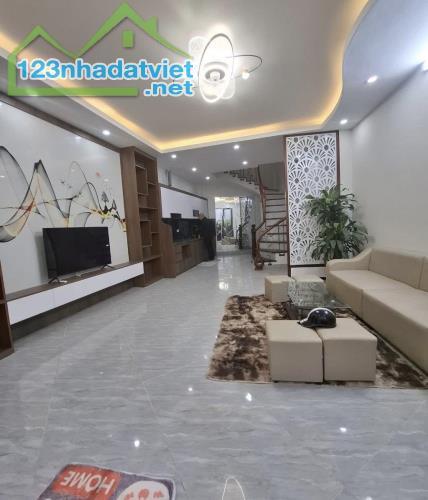 BÁN- NHÀ GIÁP BÁT -HOÀNG MAI 34M, NHỈNH 4TỶ, Ô TÔ ĐỖ CỬA - 2