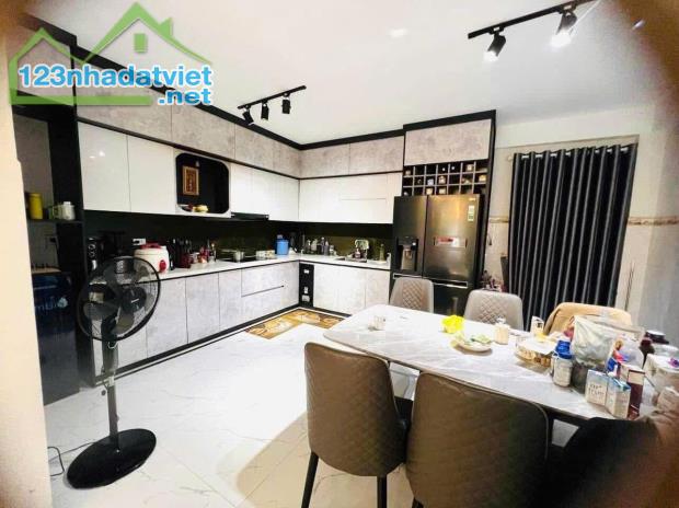 Bán nhà 2 tầng mặt tiền đường 7m5 Nguyễn Thị Thập - Thanh Khê