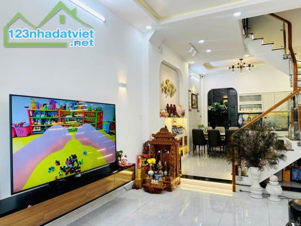 Bán nhà hẻm xe hơi né nhau, cách thạnh xuân 13, 30m2, phường thạnh xuân q12, nhà thông