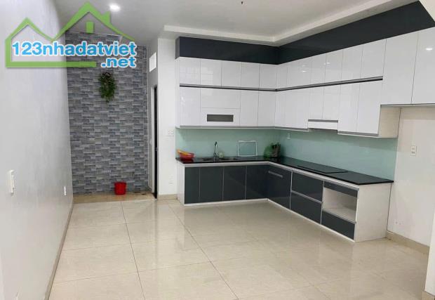 Nhà An Đà - 75m 2 tầng độc lập, sân cổng riêng, ngõ ô.tô , Giá 5.4 tỉ - 2