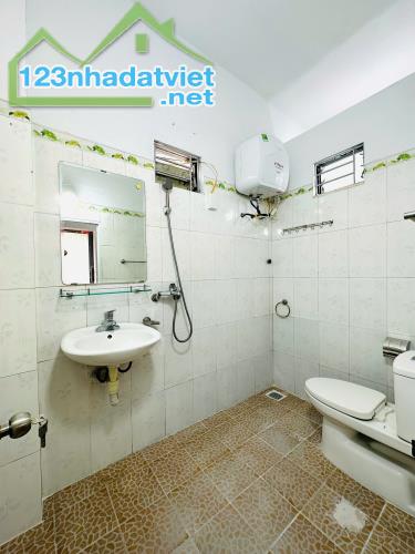 Bán nhà 2 tầng sạch đẹp về ở luôn phố Lãm Khê - 3