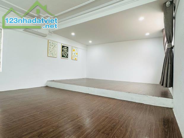 Bán nhà 2 tầng sạch đẹp về ở luôn phố Lãm Khê - 4
