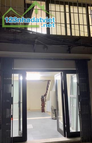 Cho thuê nhà ngõ phố Cù Chính Lan Thanh Xuân 25m x 2 tầng, giá 7.5tr/tháng
