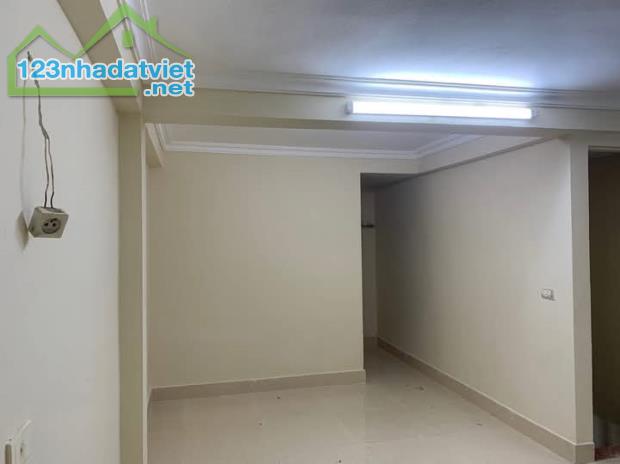 Cho thuê nhà ngõ phố Cù Chính Lan Thanh Xuân 25m x 2 tầng, giá 7.5tr/tháng - 2