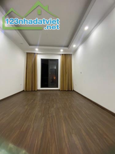 NHÀ ĐẸP LẠC LONG QUÂN 6  - 1 NGOẶT RA Ô TÔ - GẦN  HỒ TÂY - NHỈNH 7 TỶ - 3