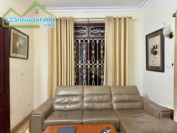 Cho thuê căn hộ khu tập thể 6A Chương Dương, Hoàn Kiếm 80m, 2 ngủ, đủ đồ giá 12tr - 4