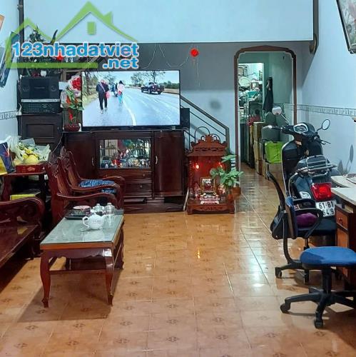 Bán nhà 1 Trệt 1 Lầu trung tâm TP Dĩ An,gần trường THPT Dĩ An,đường xe hơi - 4