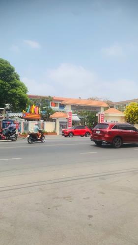 Bán nhà 1 Trệt 1 Lầu trung tâm TP Dĩ An,gần trường THPT Dĩ An,đường xe hơi - 3