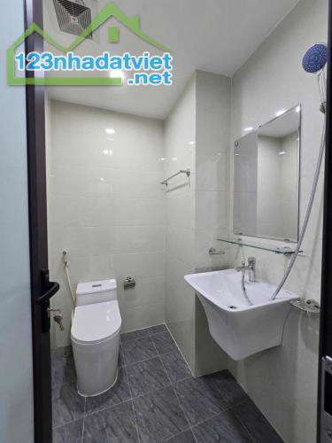 TOÀN CHDV QUẬN BA ĐÌNH - 40M RA MẶT PHỐ - 15 PHÒNG, DOANH THU 100TR/THÁNG - GIÁ 15 TỶ