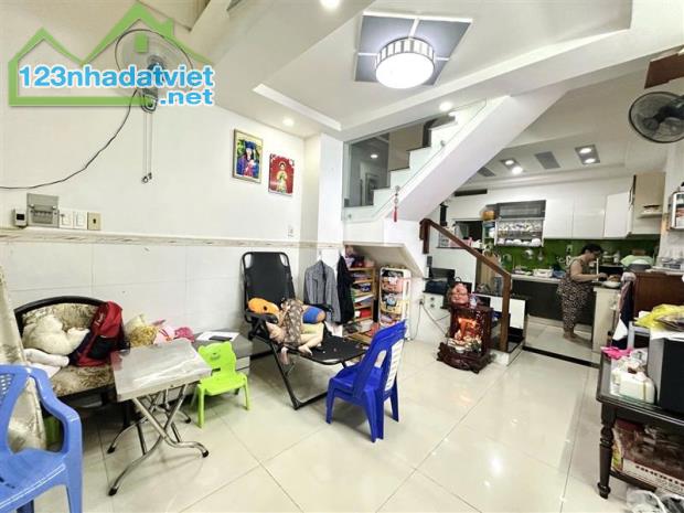 NHÀ HẺM XE HƠI LÝ CHÍNH THẮNG, SÁT MẶT TIỀN HOÀNG SA, 5 TẦNG, 6 PHÒNG, CHỈ NHỈNH 7 TỶ