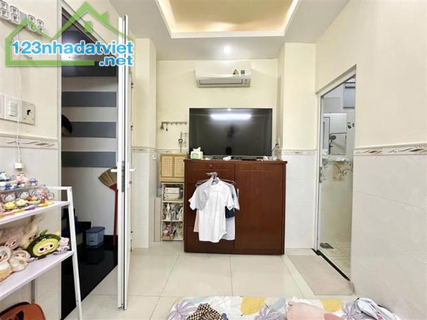 NHÀ HẺM XE HƠI LÝ CHÍNH THẮNG, SÁT MẶT TIỀN HOÀNG SA, 5 TẦNG, 6 PHÒNG, CHỈ NHỈNH 7 TỶ - 2