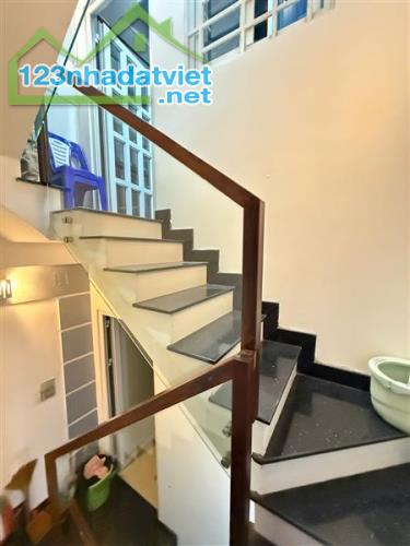 NHÀ HẺM XE HƠI LÝ CHÍNH THẮNG, SÁT MẶT TIỀN HOÀNG SA, 5 TẦNG, 6 PHÒNG, CHỈ NHỈNH 7 TỶ - 4