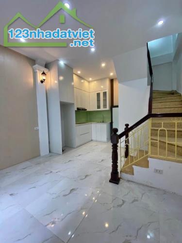 NHÀ ĐẸP KHƯƠNG HẠ THANH XUÂN - Ô TÔ ĐỖ CỬA - DT 41M GIÁ NHỈNH 10 TỶ - 3