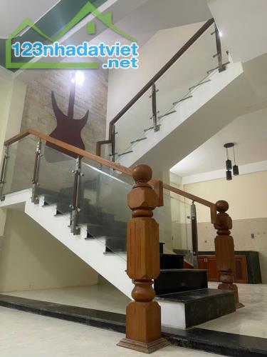 BÁN NHÀ 2 TẦNG, DT 127M2, ĐƯỜNG 7M5 KHU ĐÔ THỊ GOLDEN HILL, LIÊN CHIỂU - CHỈ 3.8 TỶ - 1