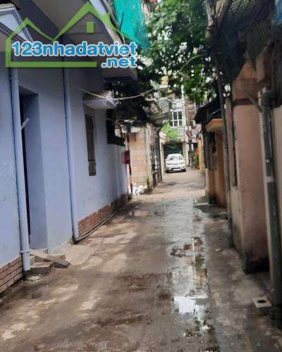 🔥🔥HOT! Nhà đẹp trung tâm Sài Đồng – chỉ hơn 5 tỷ 👉Diện tích 25m², xây 3 tầng kiên cố.