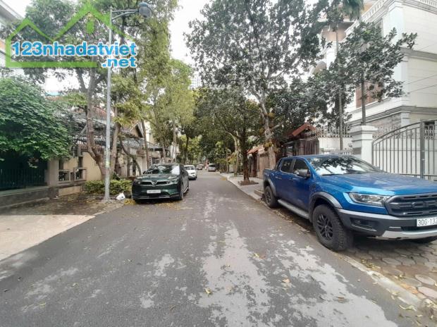 Biệt Thự Bán Đảo Linh Đàm-254m2, xây 4 tầng, mặt tiền 12.5m . Giá thương lượng
